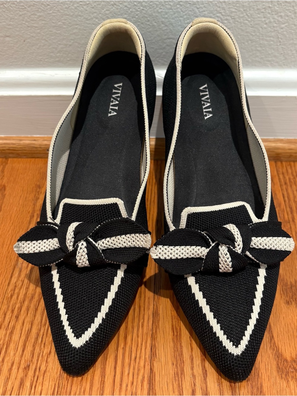 Vivaia Pointed-Toe Bow Loafers (Michelle 2.0) Size 37.5‎ - Picture 6 of 12